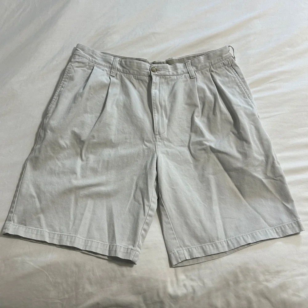 IZOD Mens Pleated Chino Shorts Stone Khaki 100% Cotton Size 36 Casual Golf